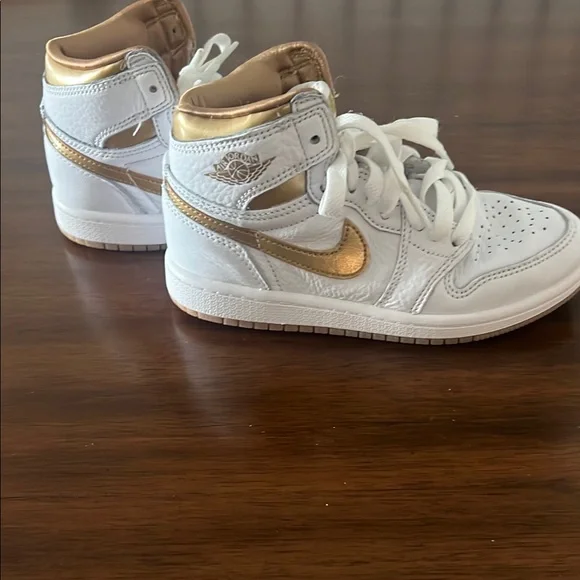 Nike White AJ1 Retro High OG Metallic - White and Gold - Picture 3 of 4